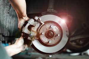 Close-up,Of,A,Mechanic's,Hands,Working,On,A,Car's,Disc