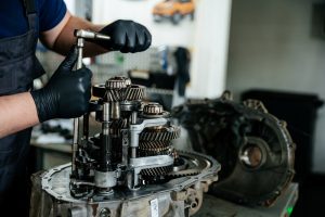 Repair,Of,The,Manual,Gearbox,Of,The,Car,At,The