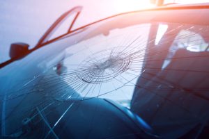 Automobile,Special,Workers,Remove,Old,Windscreen,Or,Windshield,Of,A